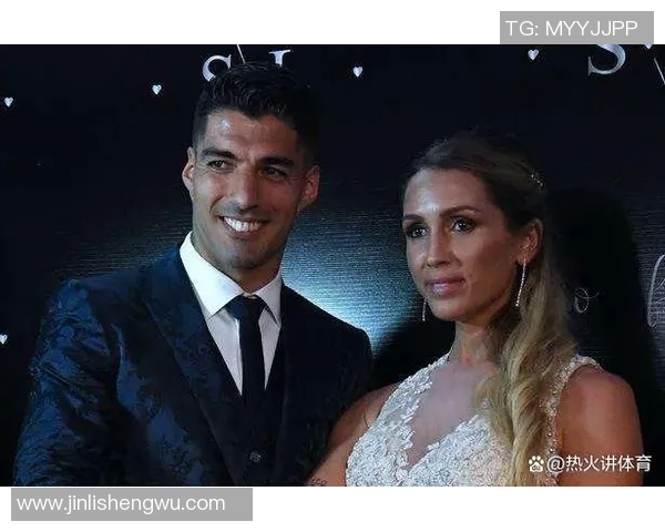 足球明星背后的绯闻故事揭秘那些不为人知的爱情与争议